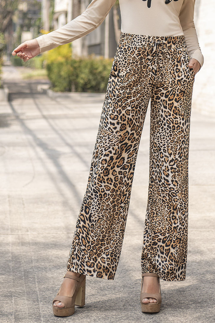 Pantalon Corte Recto Con Estampado De Animal Print Y Resorte En Cintura