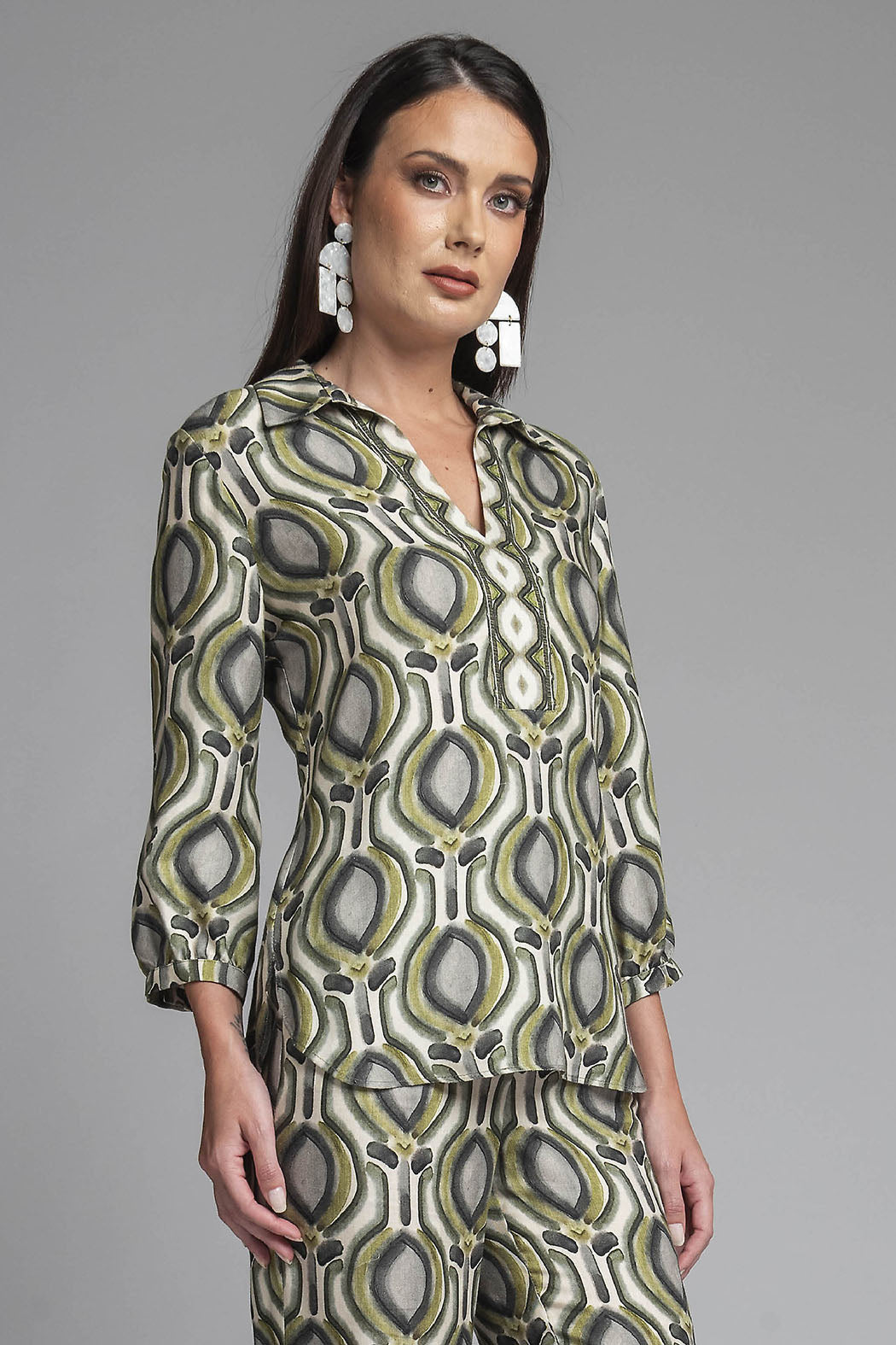 Blusa Estampada Con Cuello Camisero