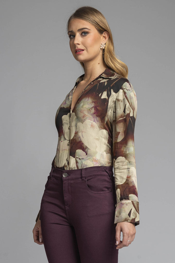 Blusa Camisera Estampada Con Escote V