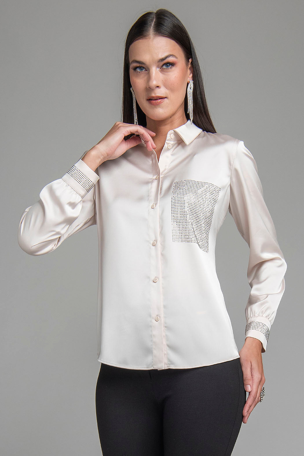 Blusa De Satin Con Brillos En Puños