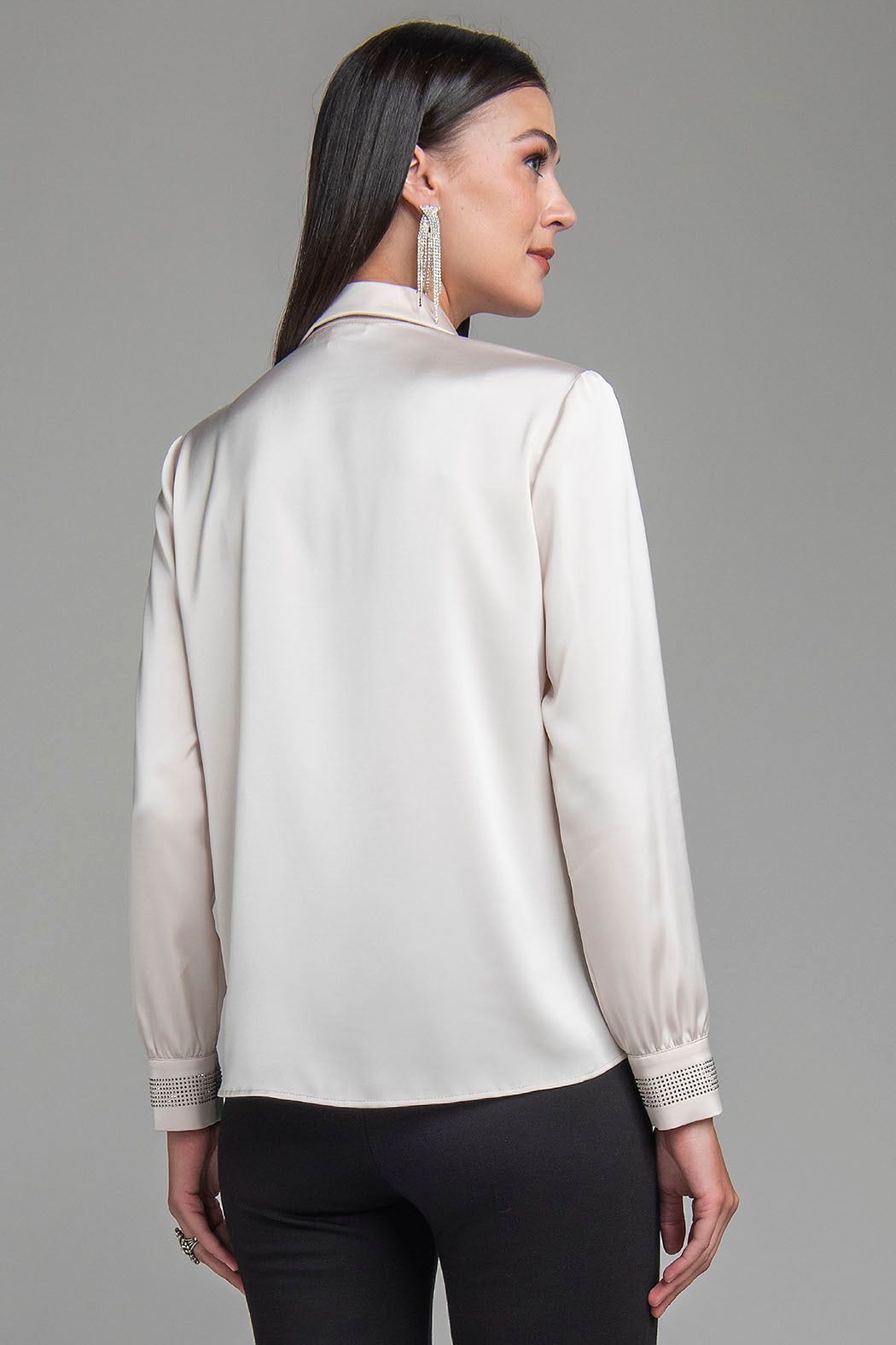 Blusa De Satin Con Brillos En Puños