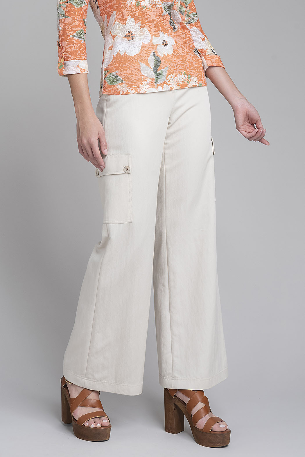 Pantalon Liso Con Bolsas Cargo