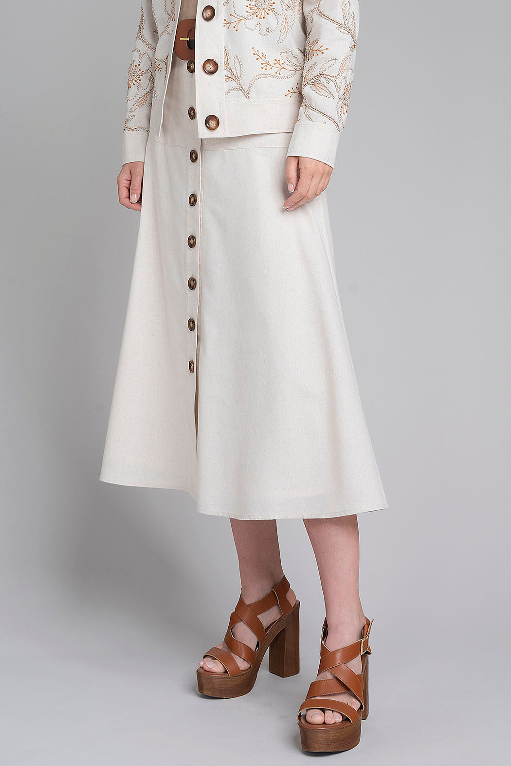 Falda Lisa Con Botones Al Frente