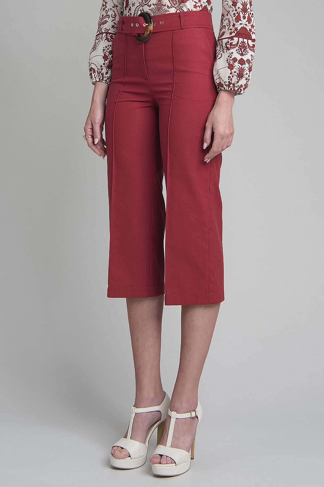 Pantalon Capri Con Cinturon