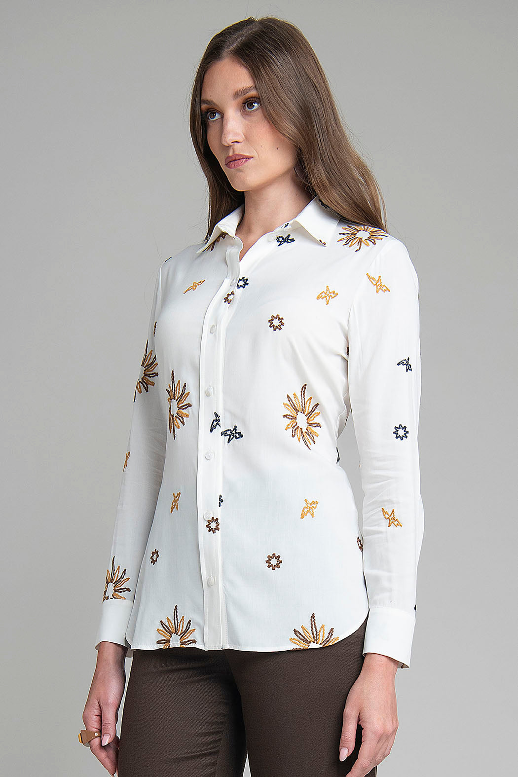 Blusa Camisera Con Estampado Bordado