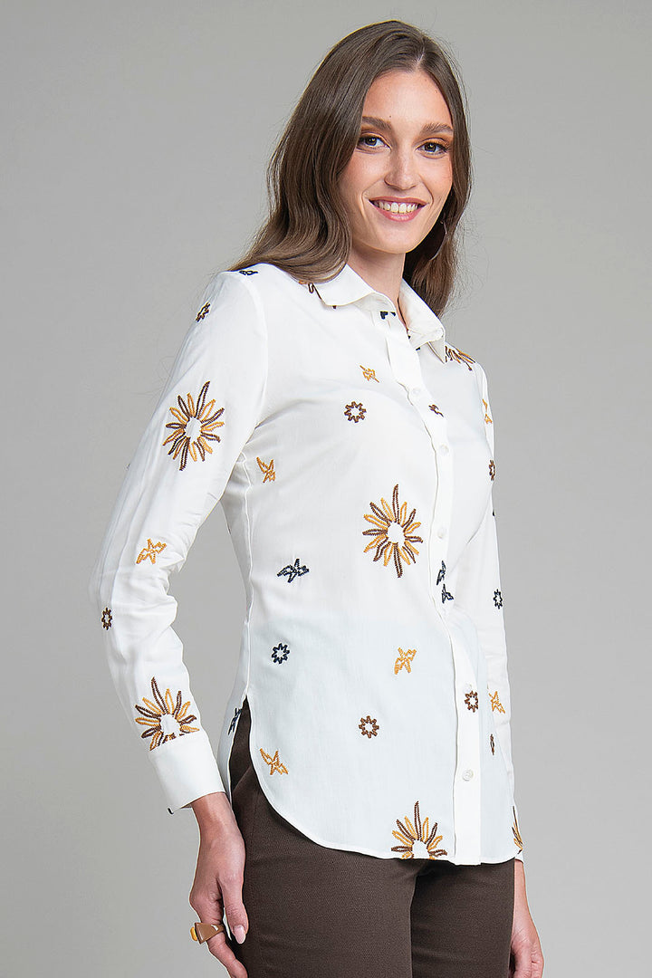Blusa Camisera Con Estampado Bordado