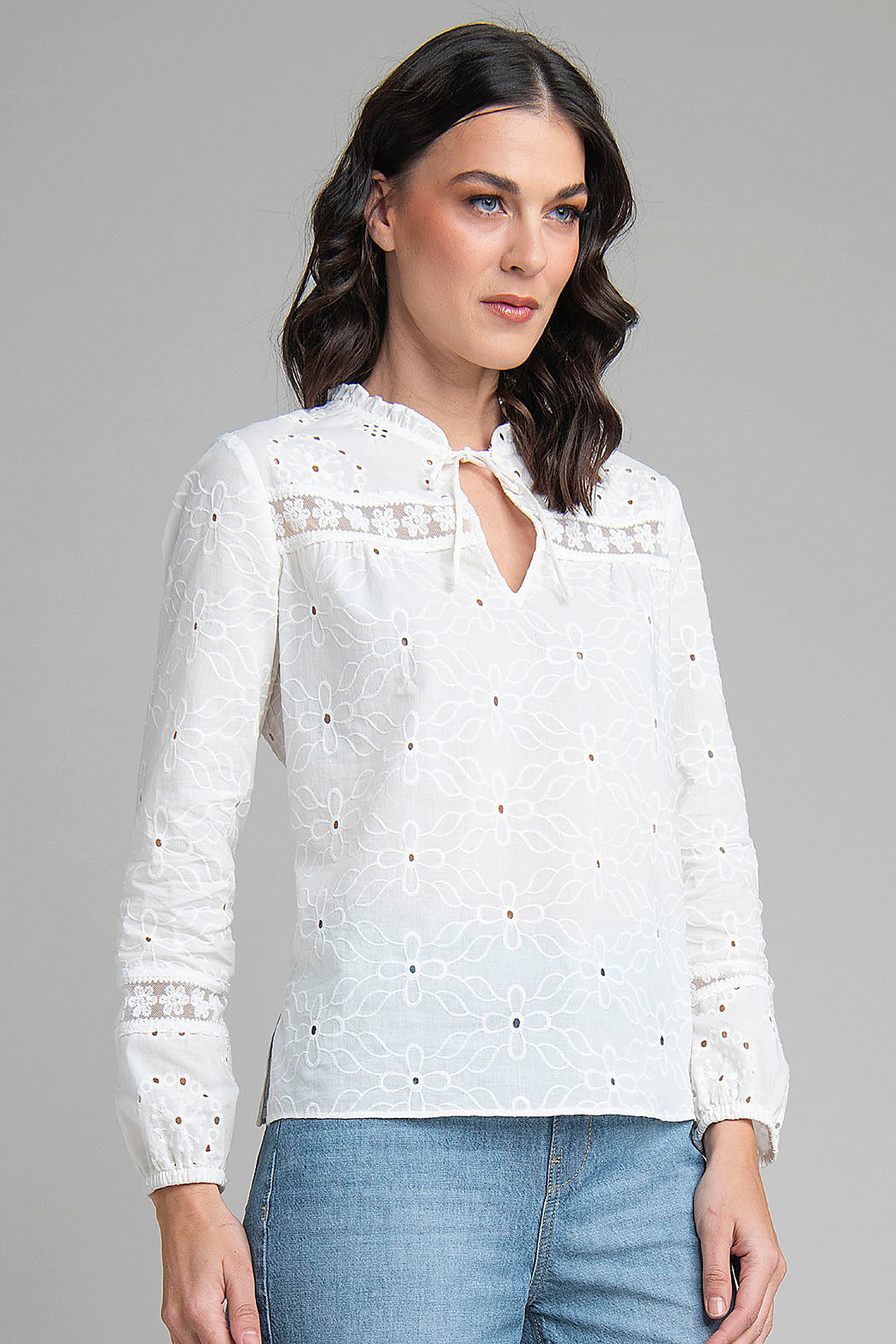 Blusa De Tira Bordada Con Manga Larga