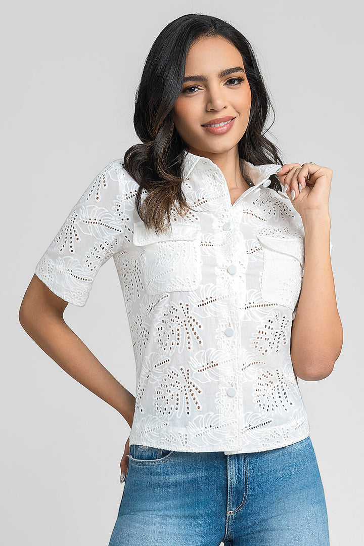 Blusa Camisera De Tira Bordada Con Manga Corta