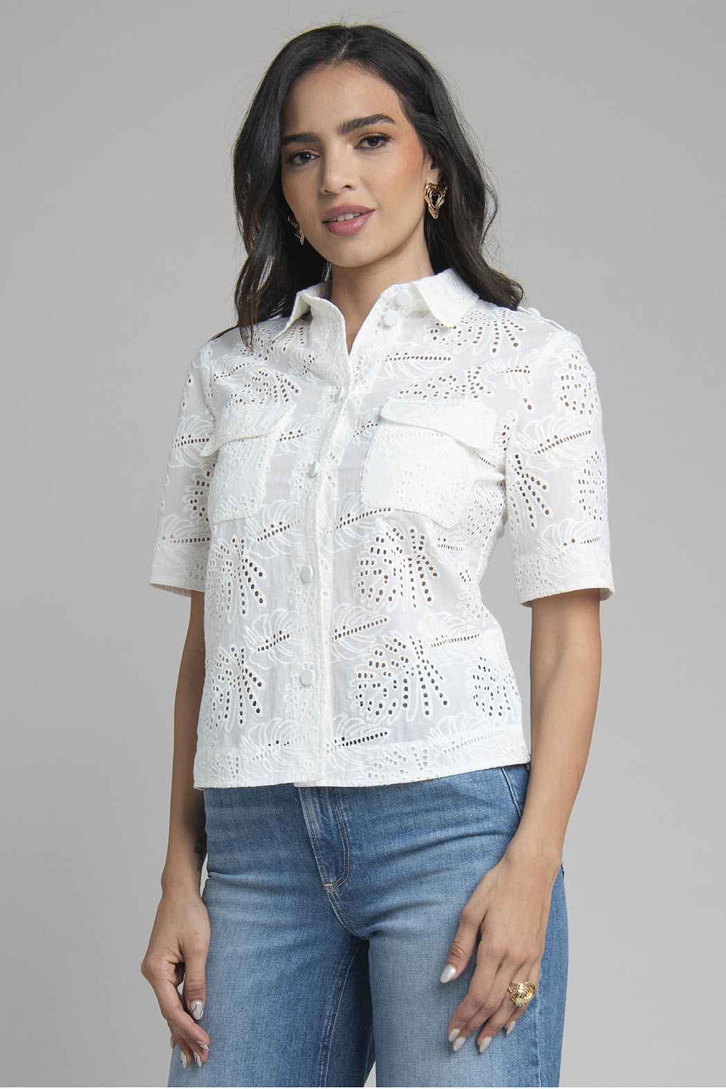 Blusa Camisera De Tira Bordada Con Manga Corta