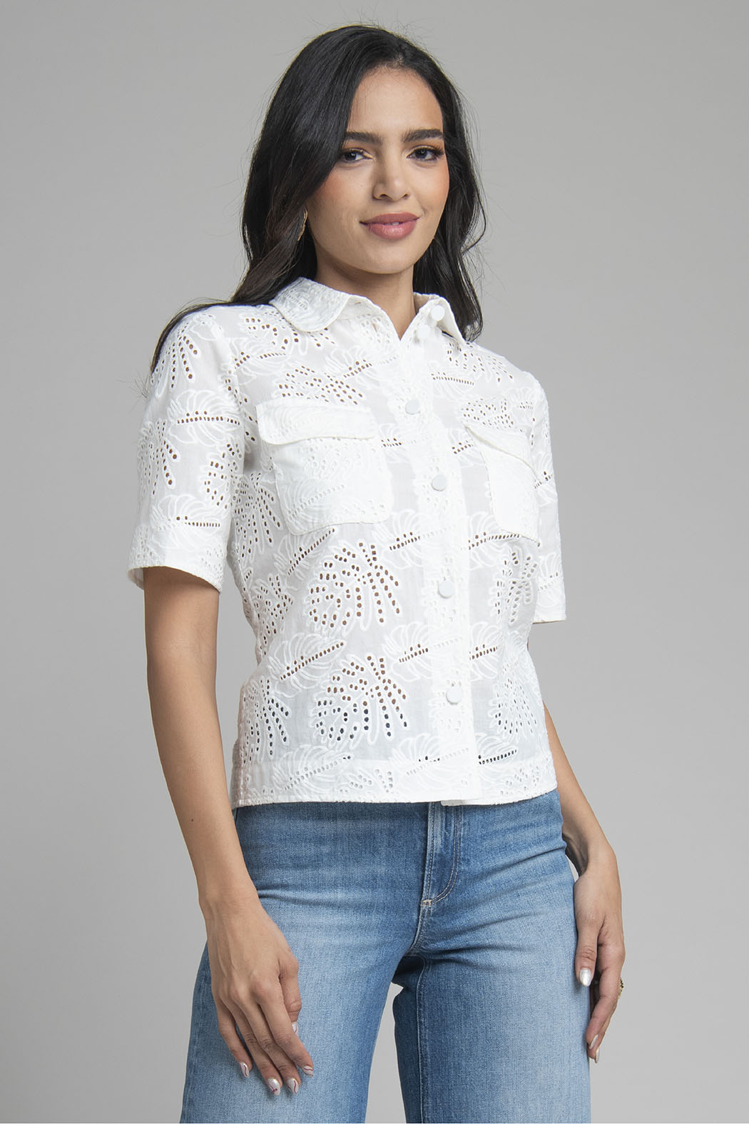 Blusa Camisera De Tira Bordada Con Manga Corta