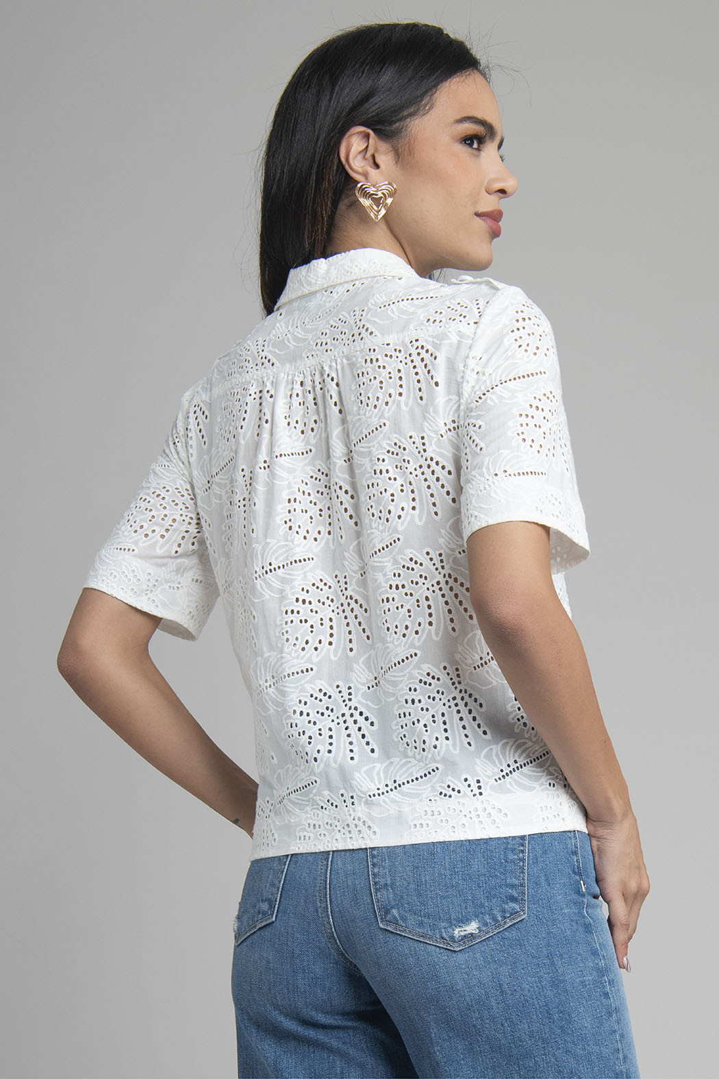Blusa Camisera De Tira Bordada Con Manga Corta