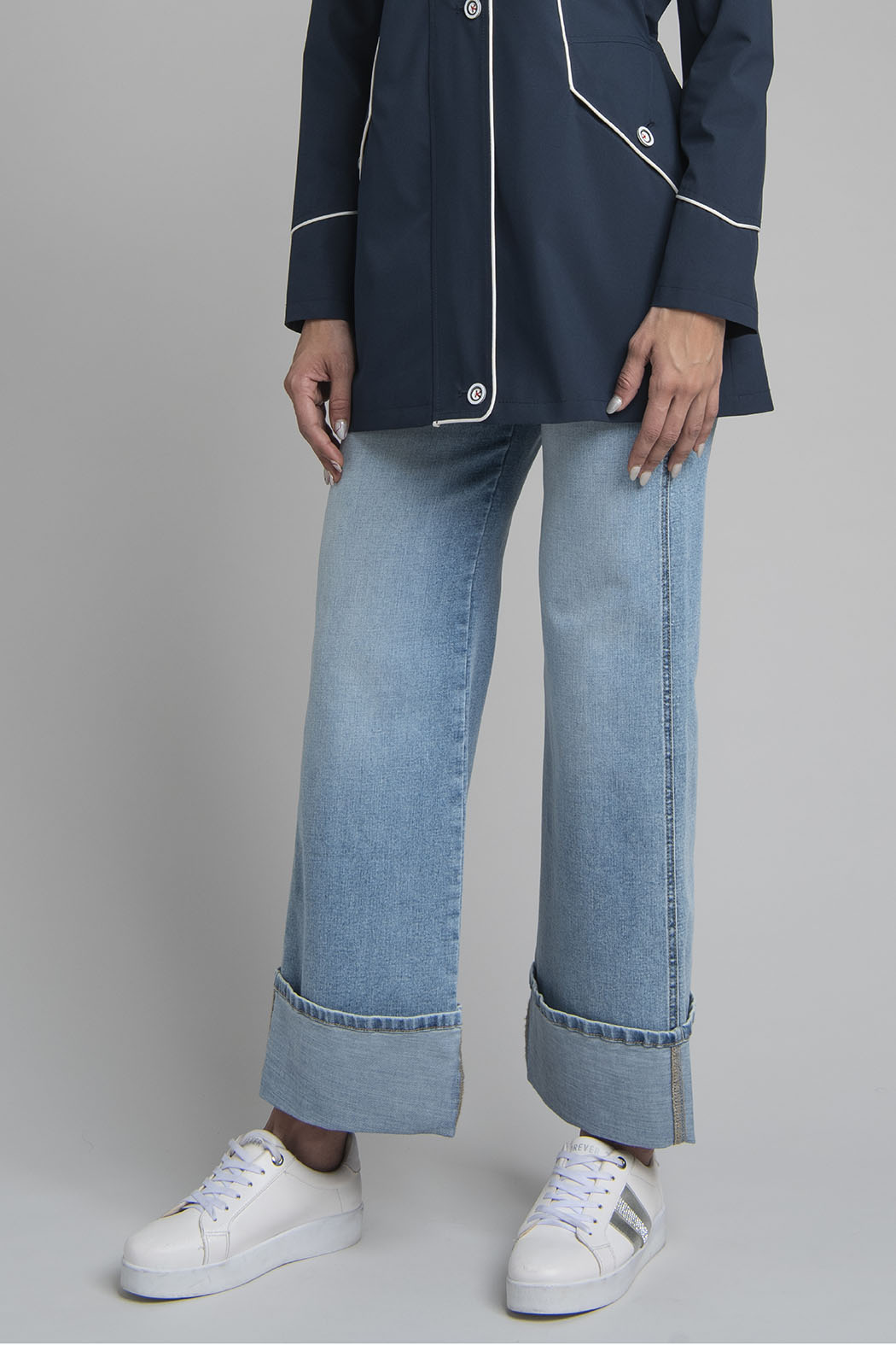 Jeans Deslavado Con Dobladillo