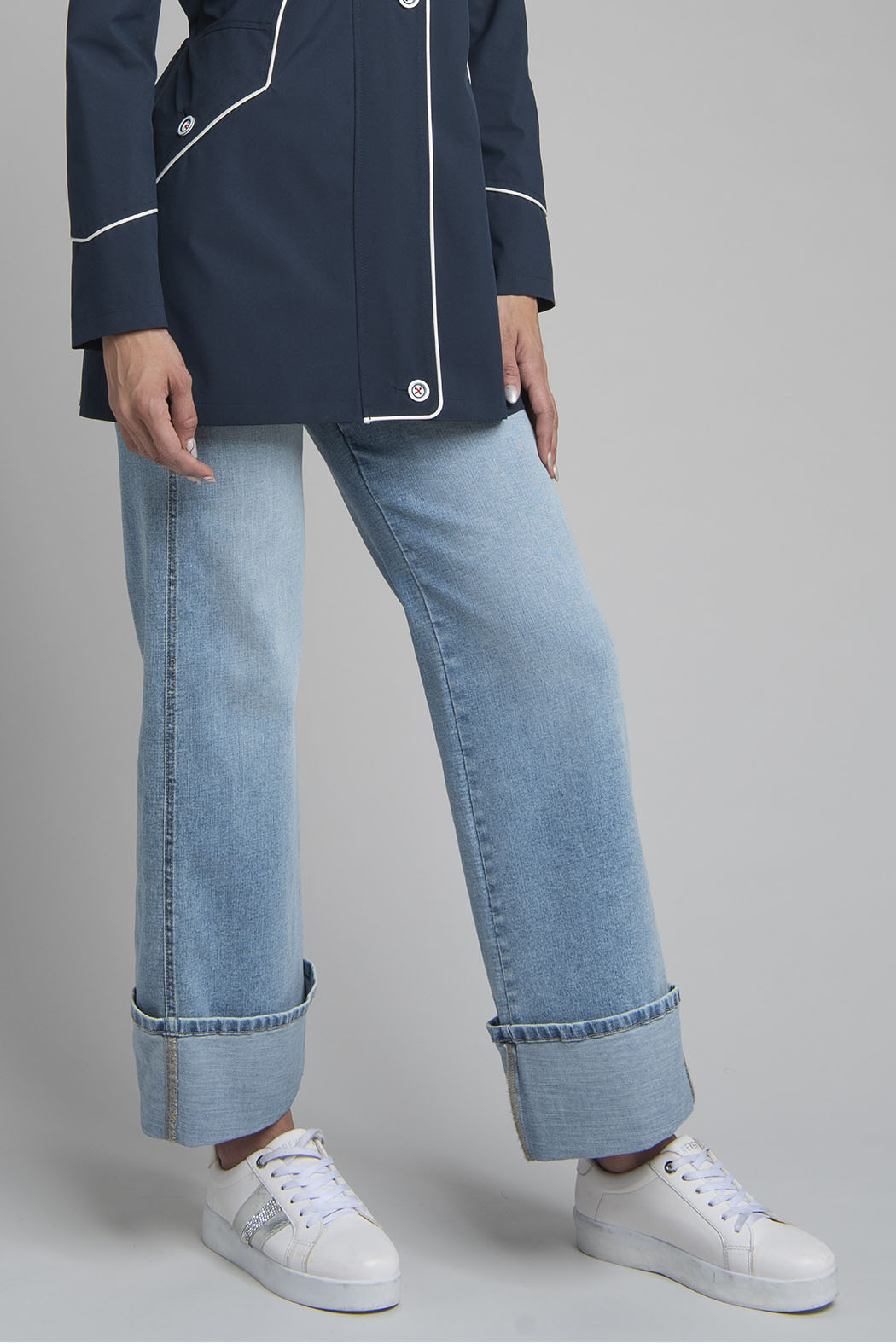 Jeans Deslavado Con Dobladillo