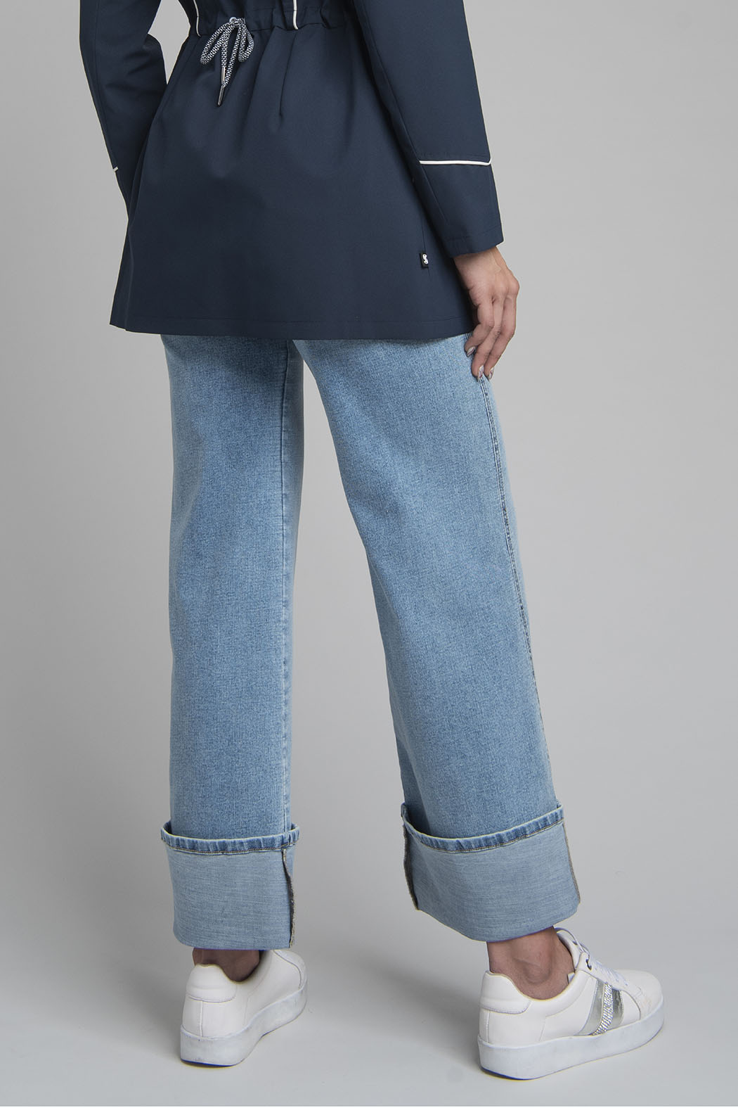 Jeans Deslavado Con Dobladillo