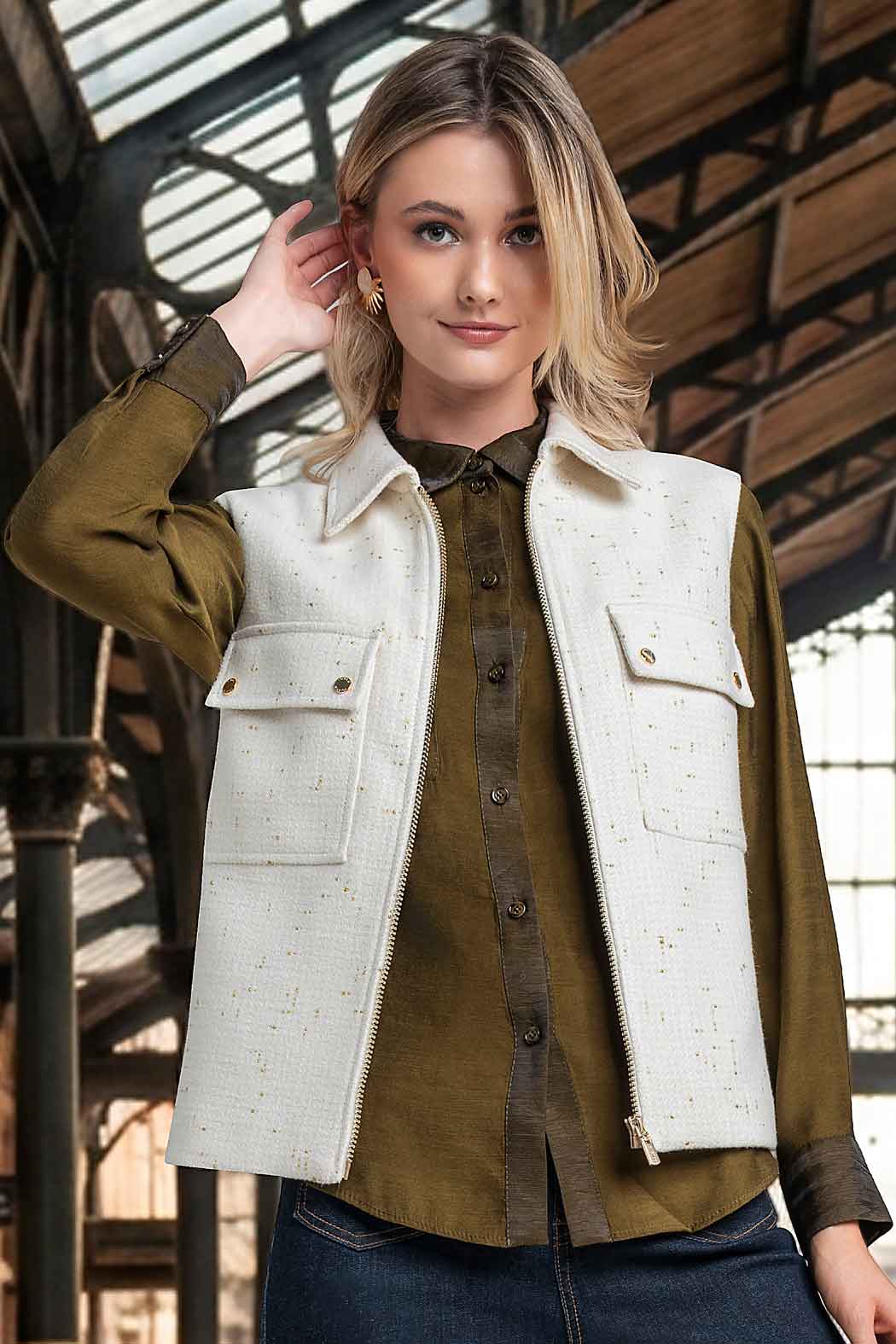 Blusa Camisera Con Cuello Y Puños En Contraste