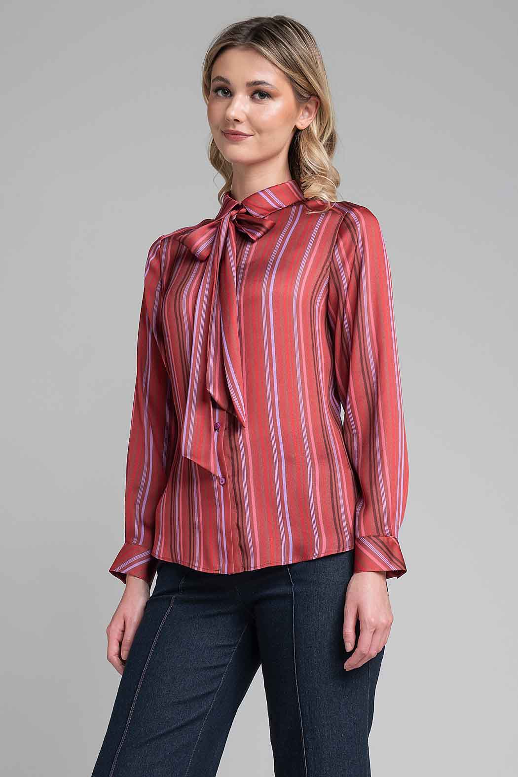 Blusa Estampada Con Corbatin