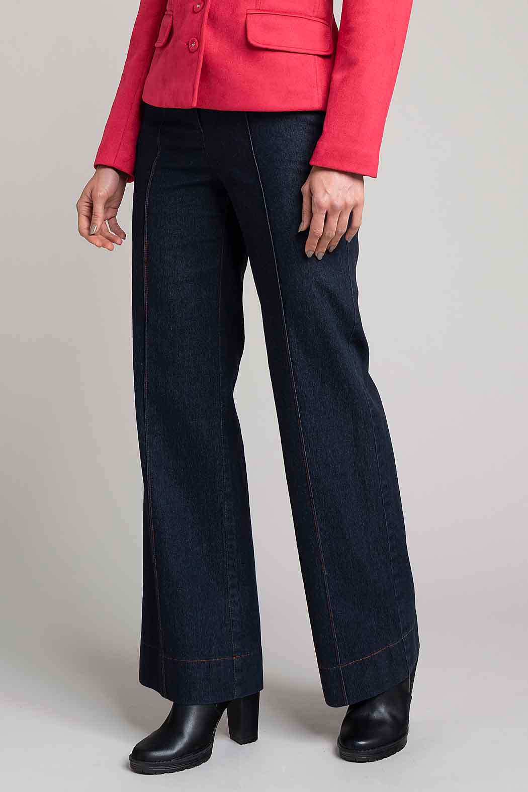 Jeans Corte Recto Con Costura Frontal
