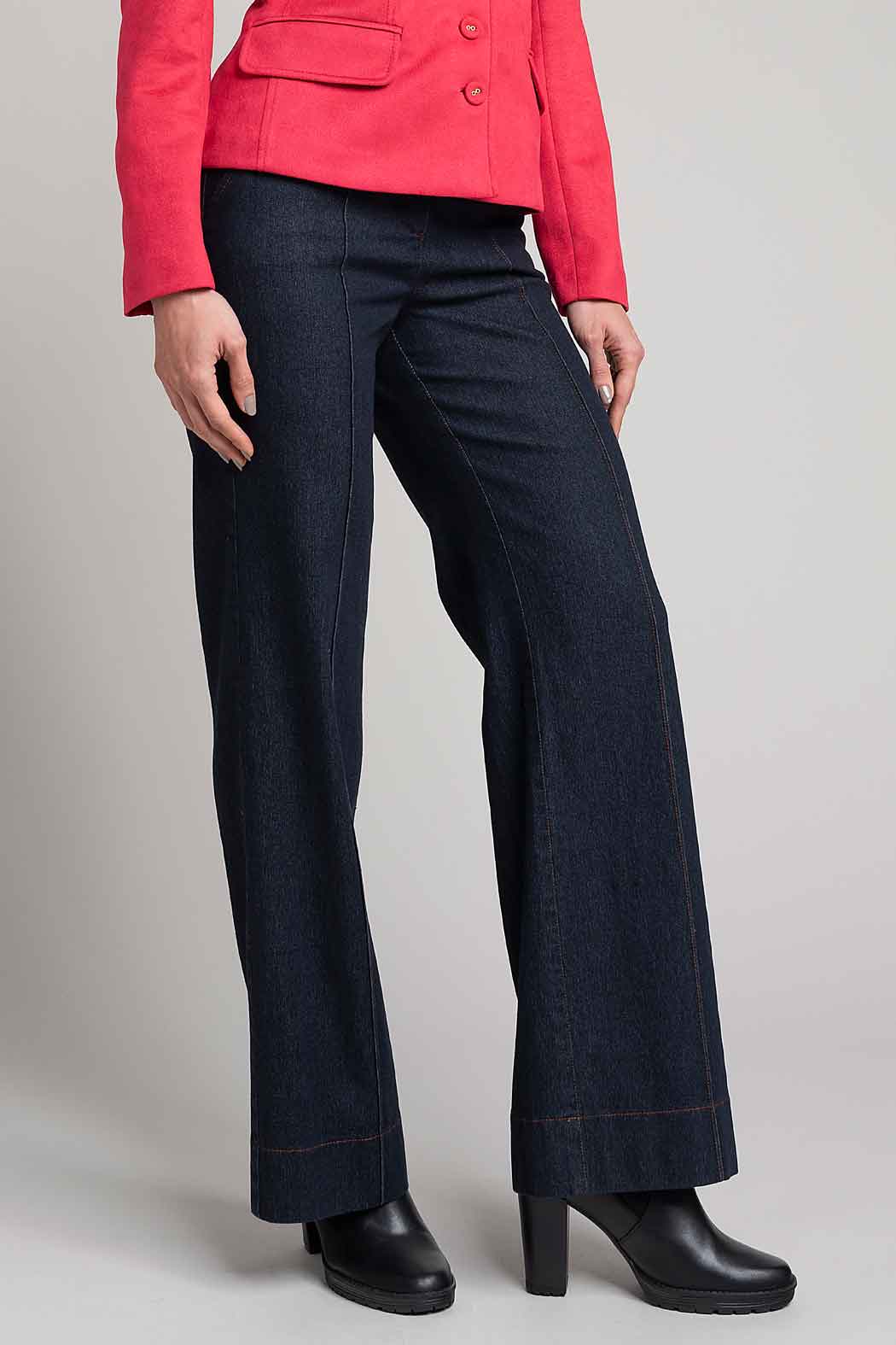 Jeans Corte Recto Con Costura Frontal