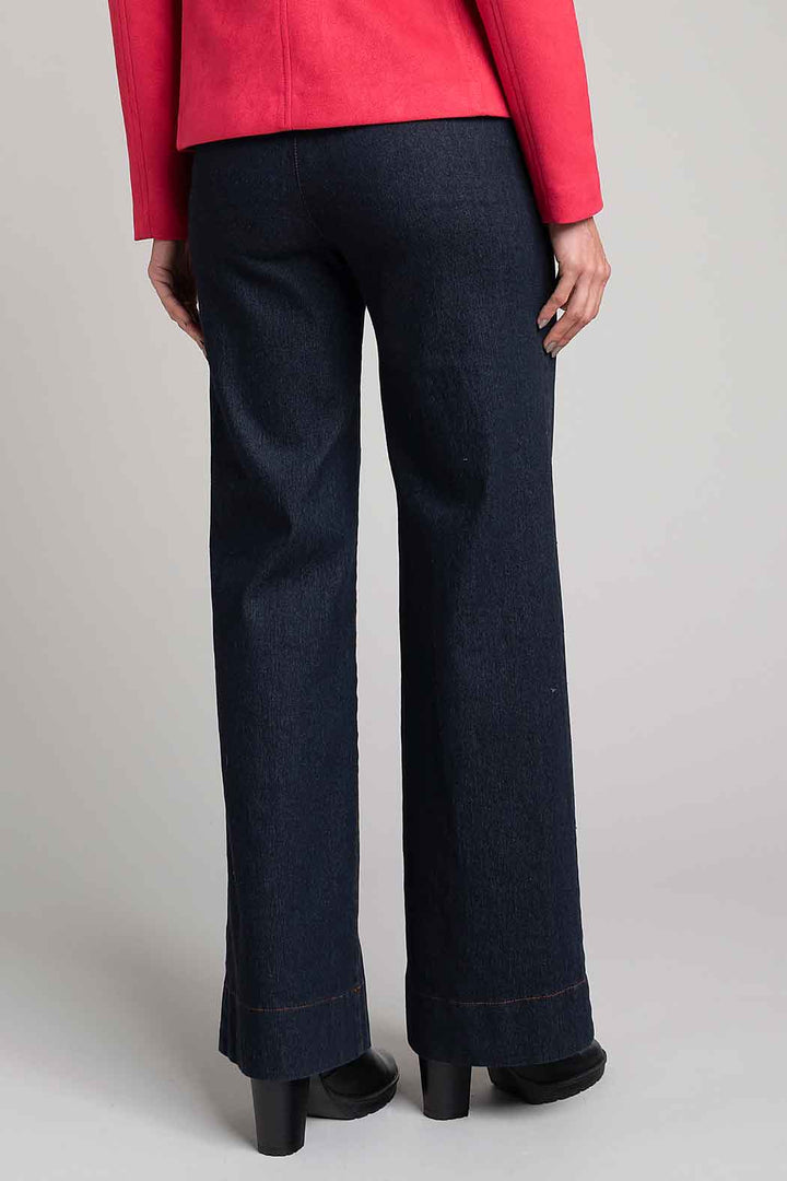 Jeans Corte Recto Con Costura Frontal