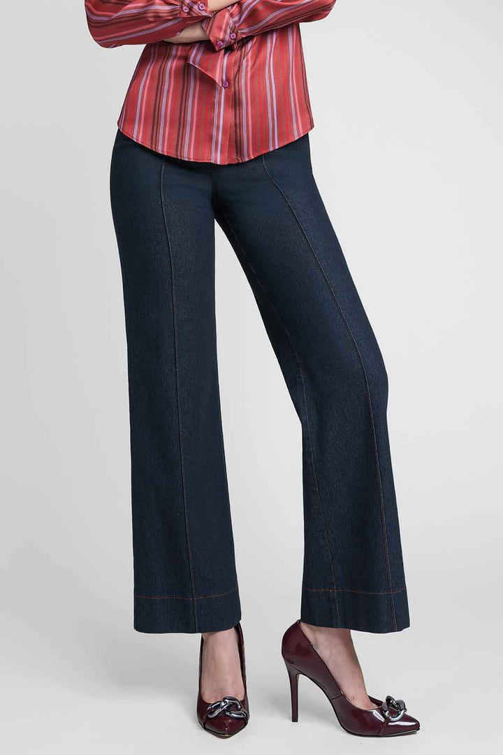 Jeans Corte Recto Con Costura Frontal