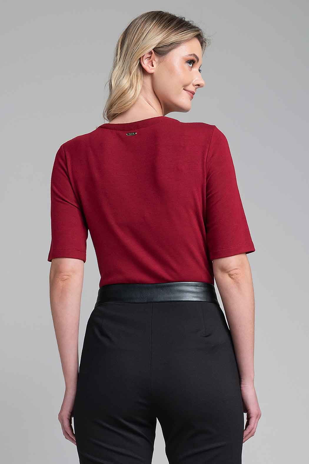 Blusa Lisa Con Manga Corta
