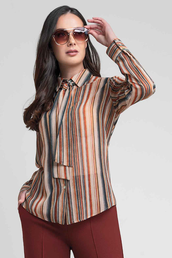Blusa Con Estampado De Rayas Y Corbatin