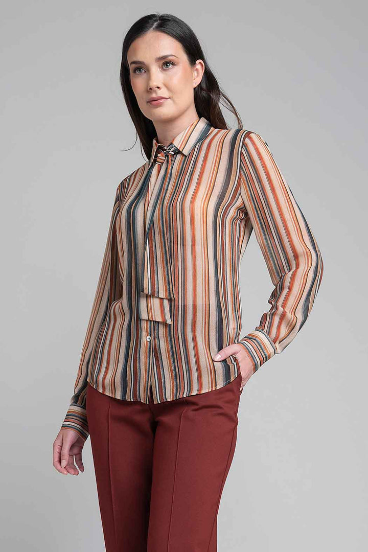 Blusa Con Estampado De Rayas Y Corbatin