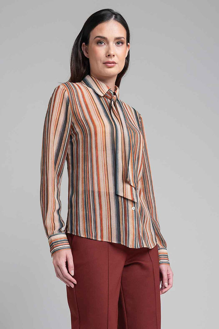 Blusa Con Estampado De Rayas Y Corbatin
