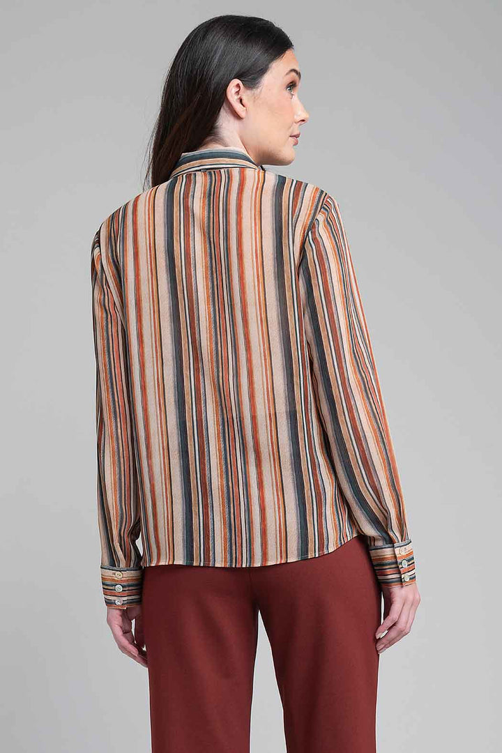 Blusa Con Estampado De Rayas Y Corbatin
