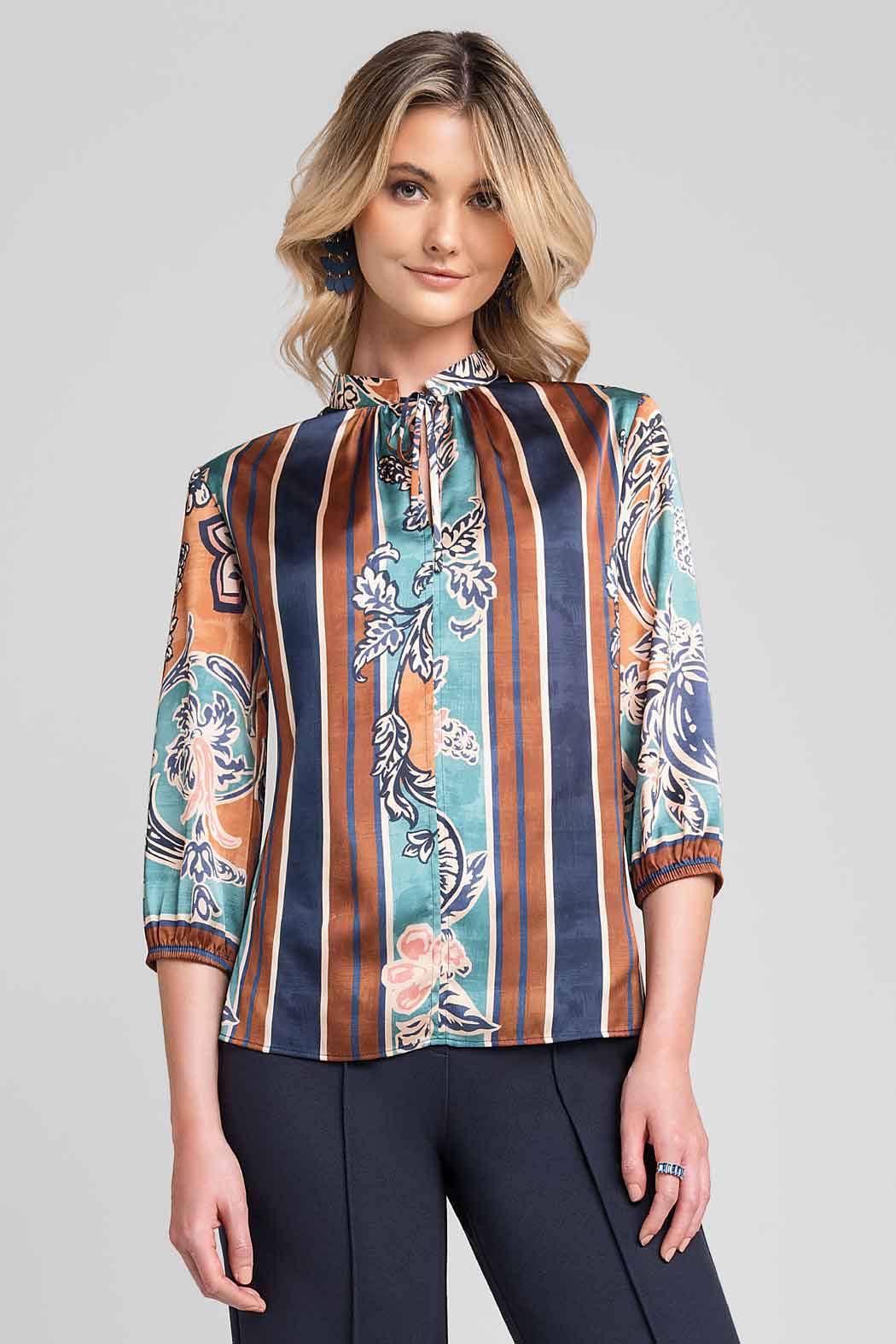 Blusa De Satin Con Estampado Bohemio