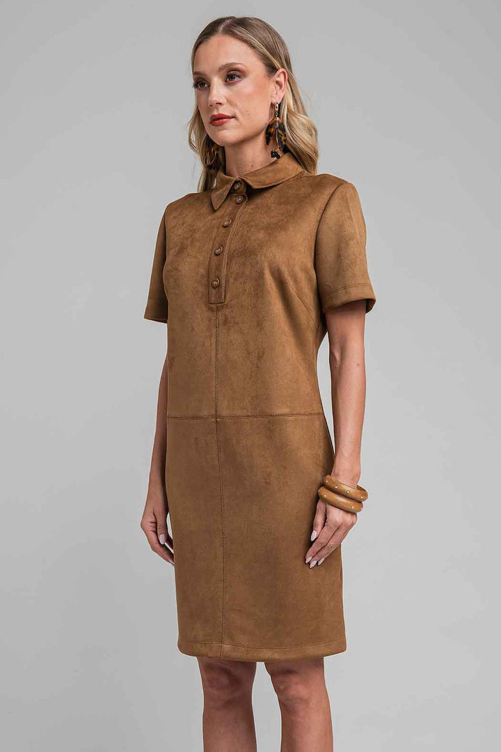 Vestido De Gamusa Con Manga Corta