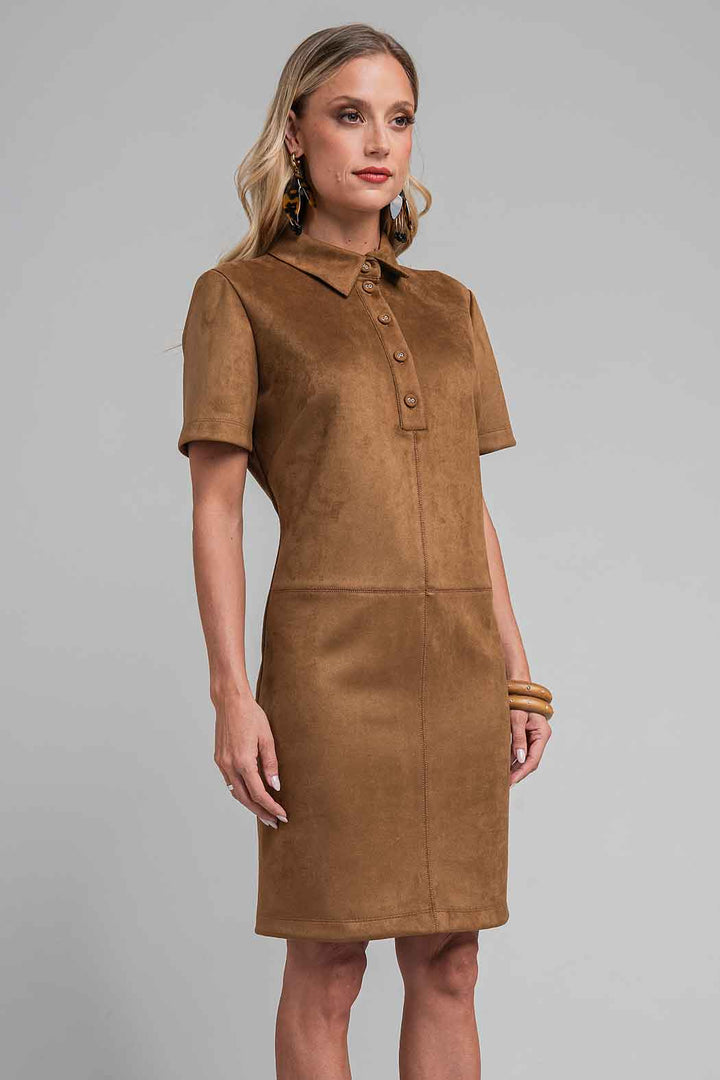 Vestido De Gamusa Con Manga Corta