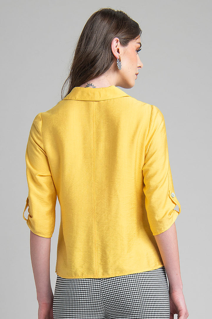 Blusa Con Cuello Camisero Y Solapa