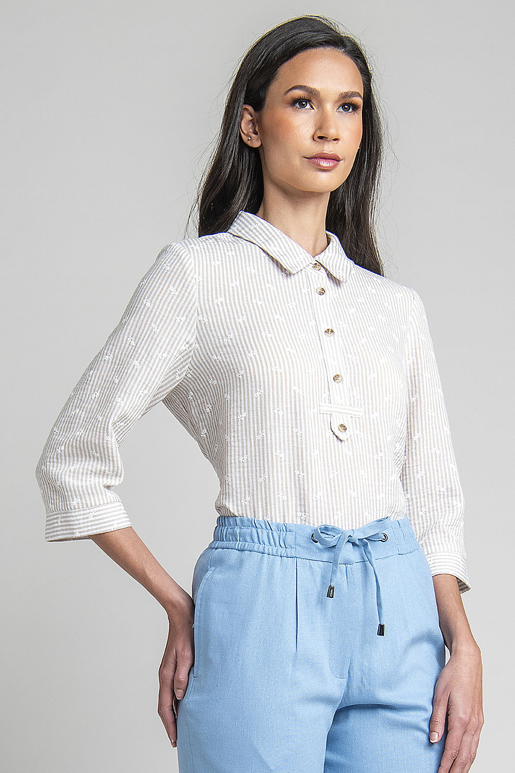 Blusa Con Estampado De Suriles Flores