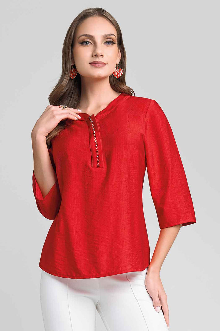 Blusa Con Pedreria En Escote