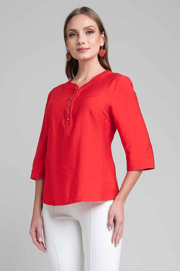 Blusa Con Pedreria En Escote
