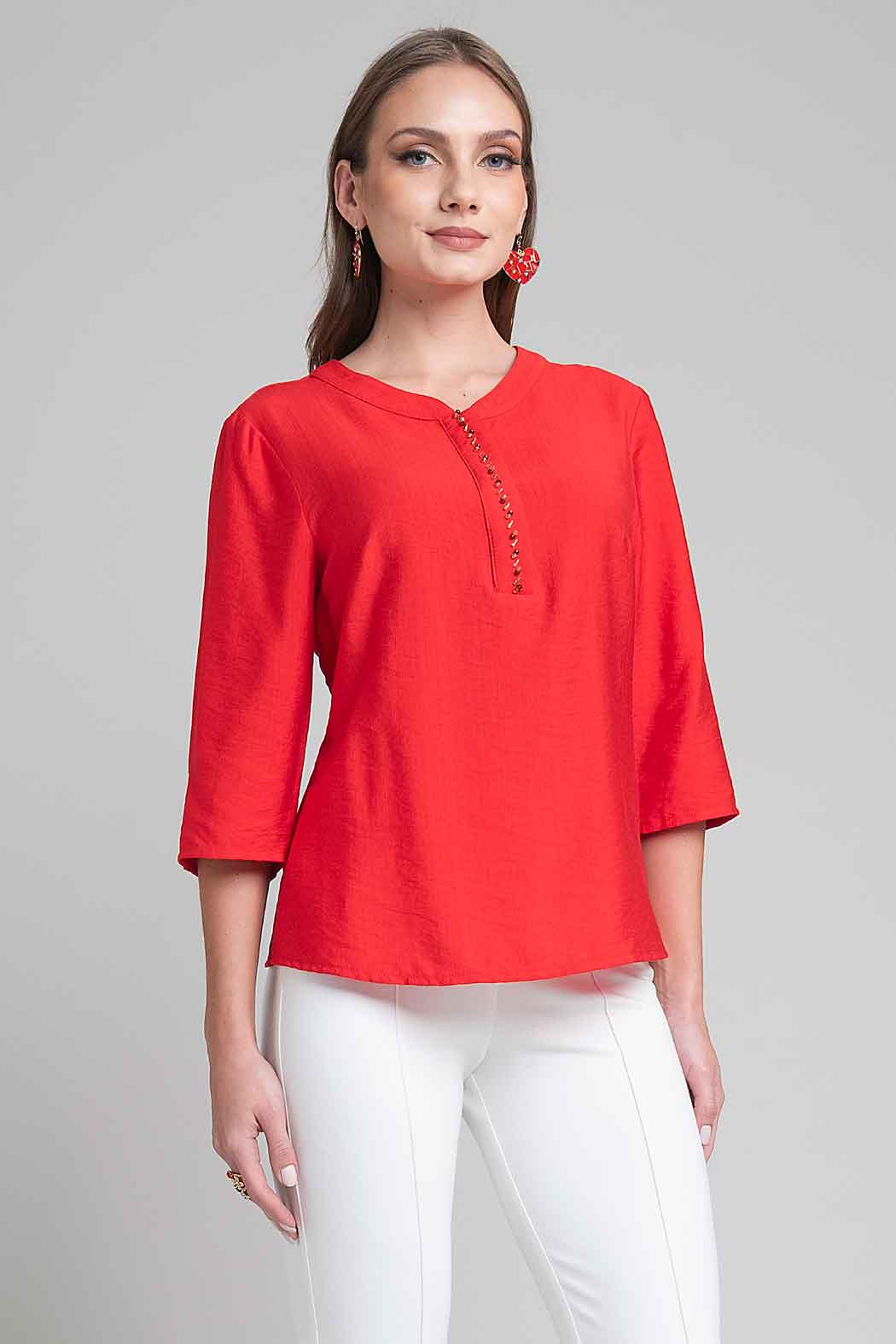 Blusa Con Pedreria En Escote