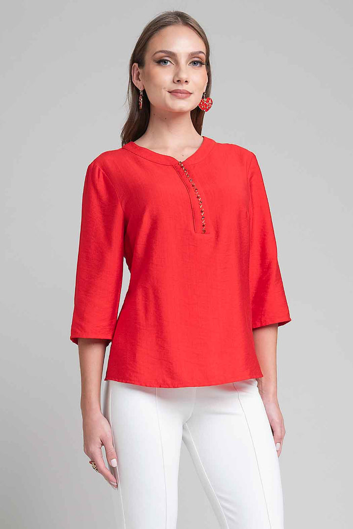 Blusa Con Pedreria En Escote