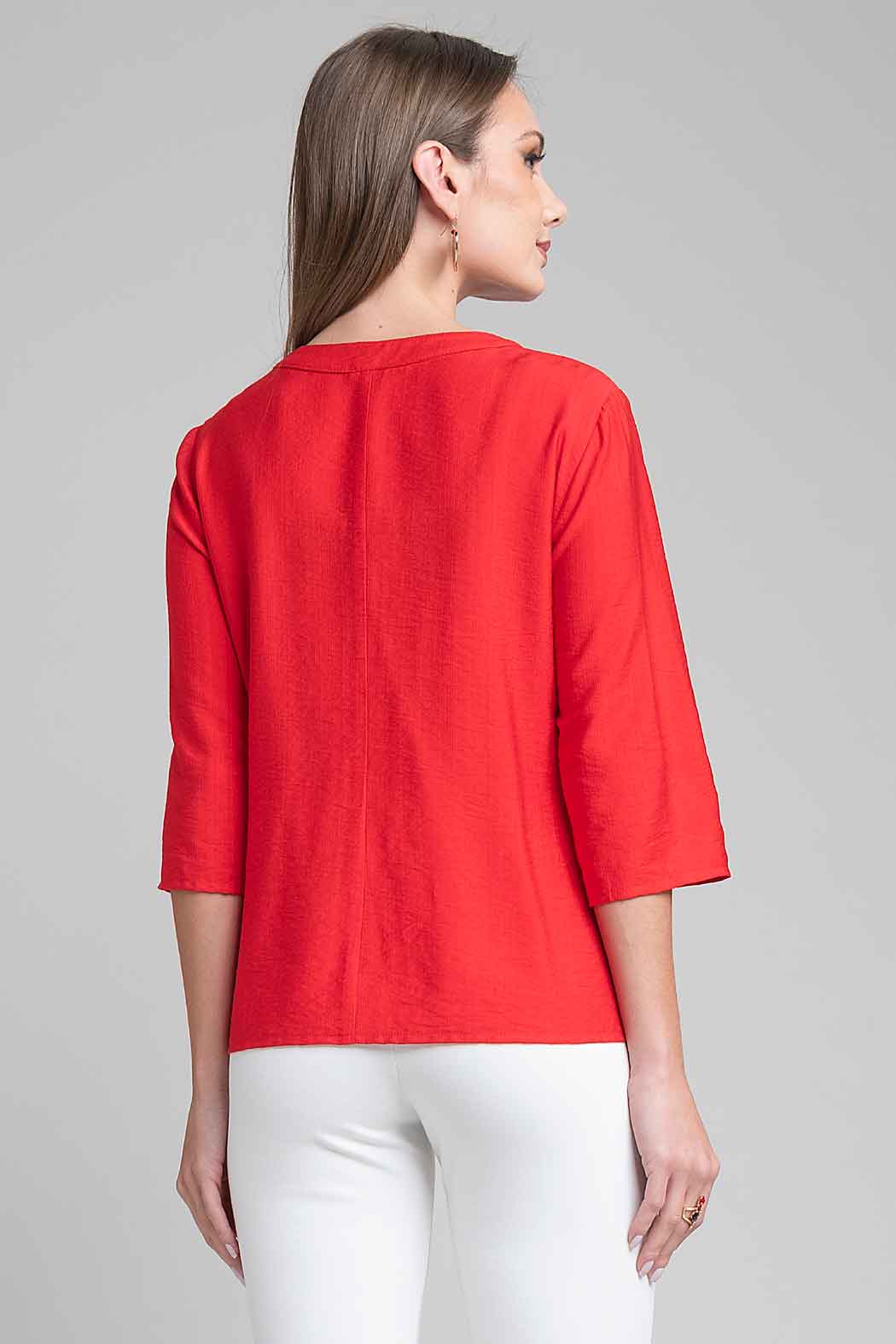 Blusa Con Pedreria En Escote