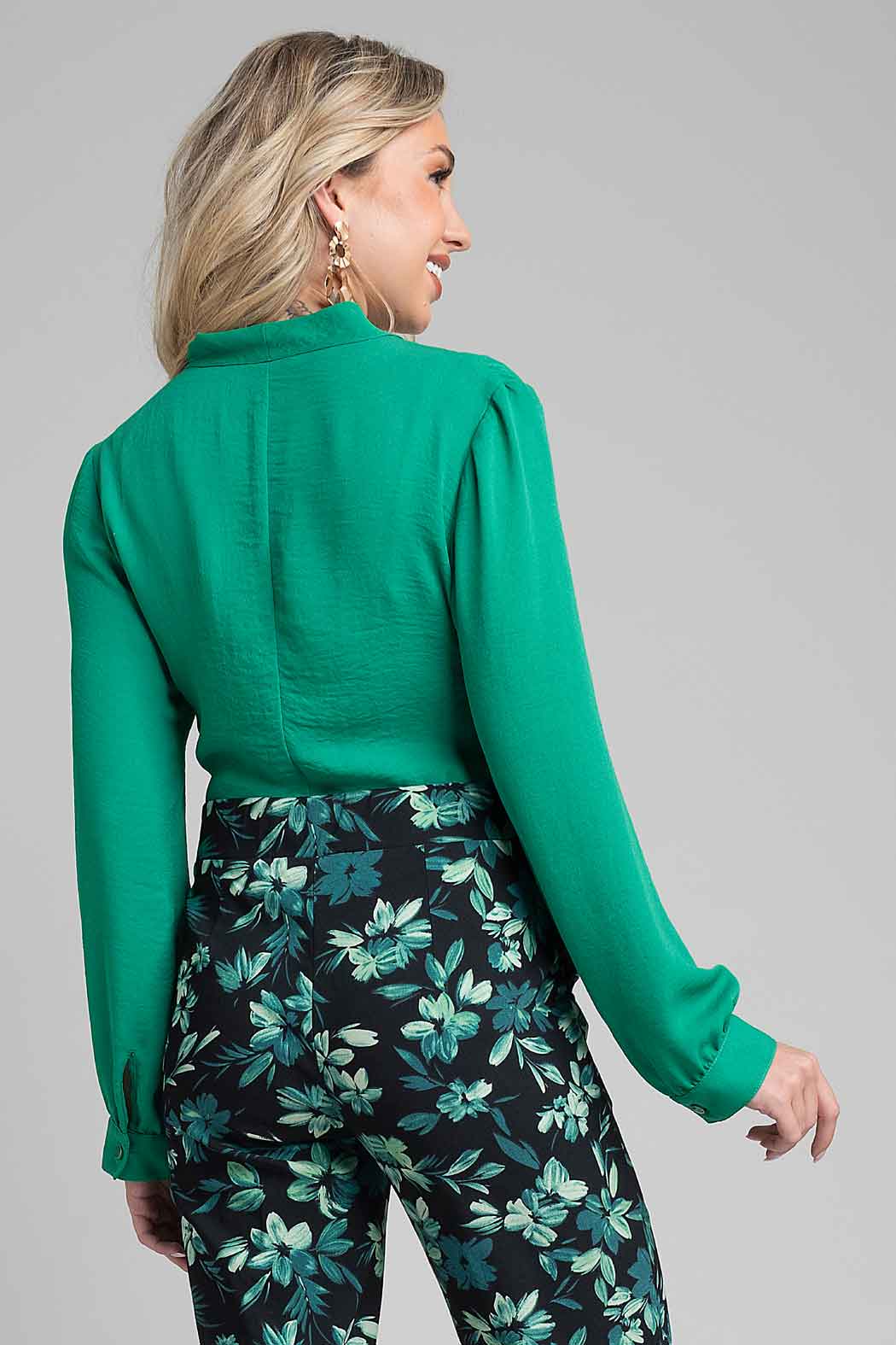 Blusa Lisa Con Corbatin