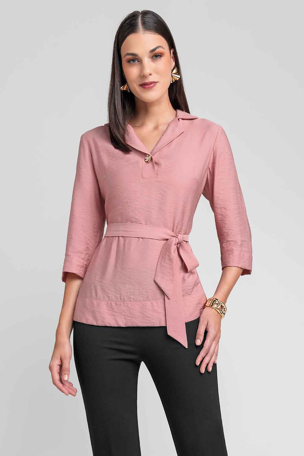 Blusa Lisa Con Cuello Camisero Y Banda En Cintura
