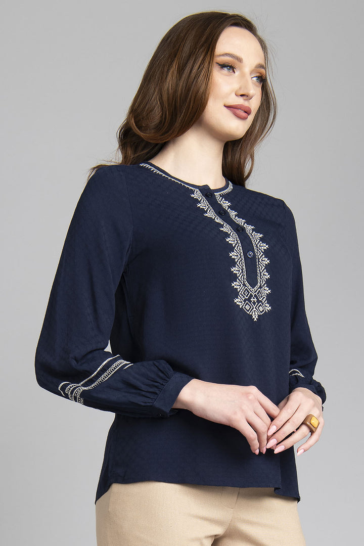 Blusa De Manga Larga Con Detalles Bordados En Cuello Y Mangas