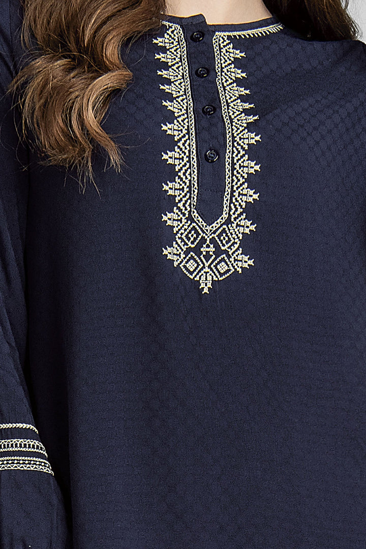 Blusa De Manga Larga Con Detalles Bordados En Cuello Y Mangas