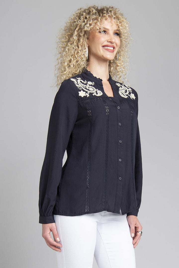 Blusa Camisera De Manga Larga Con Flores Bordadas En Hombros