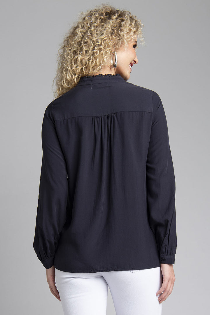 Blusa Camisera De Manga Larga Con Flores Bordadas En Hombros