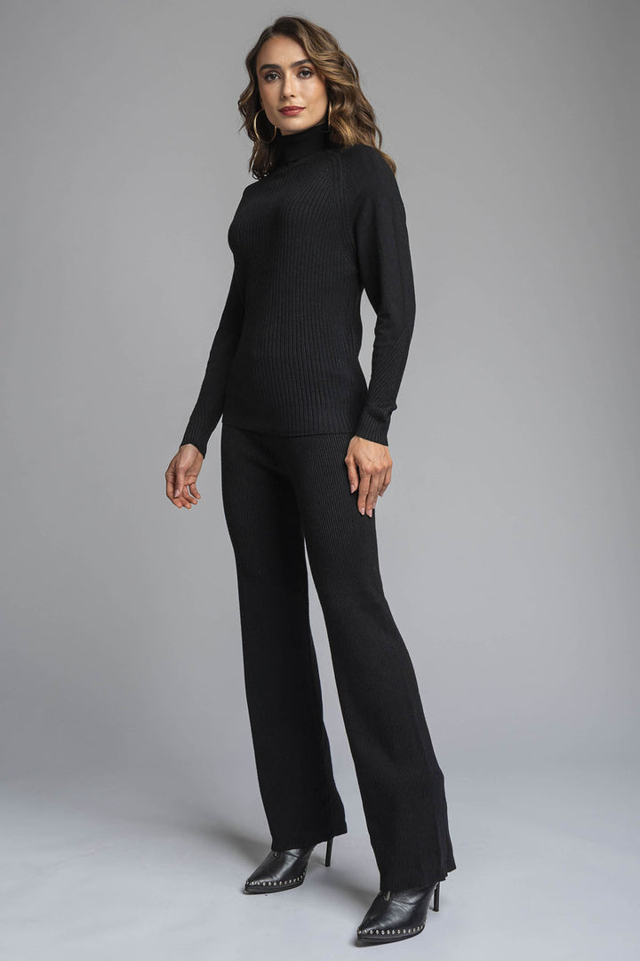Conjunto De Punto Con Pantalon Corte Ancho Y Sueter Con Cuello Alto