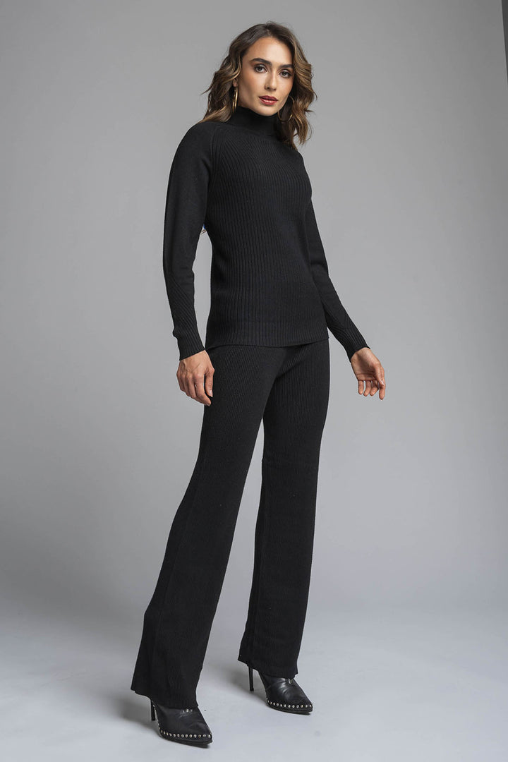 Conjunto De Punto Con Pantalon Corte Ancho Y Sueter Con Cuello Alto
