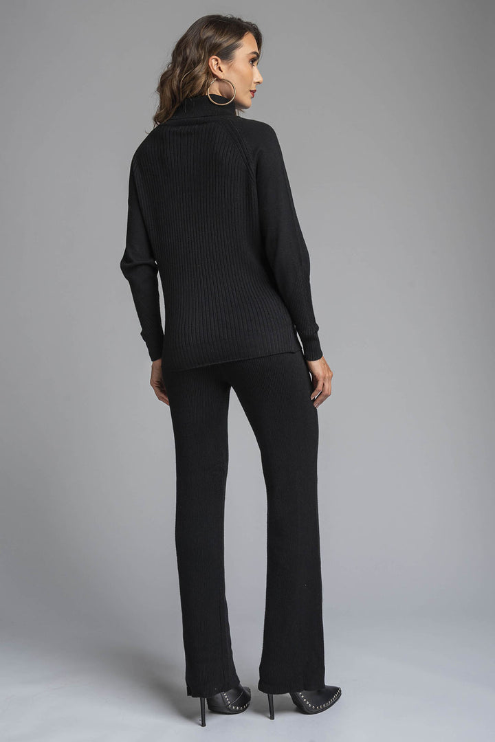 Conjunto De Punto Con Pantalon Corte Ancho Y Sueter Con Cuello Alto