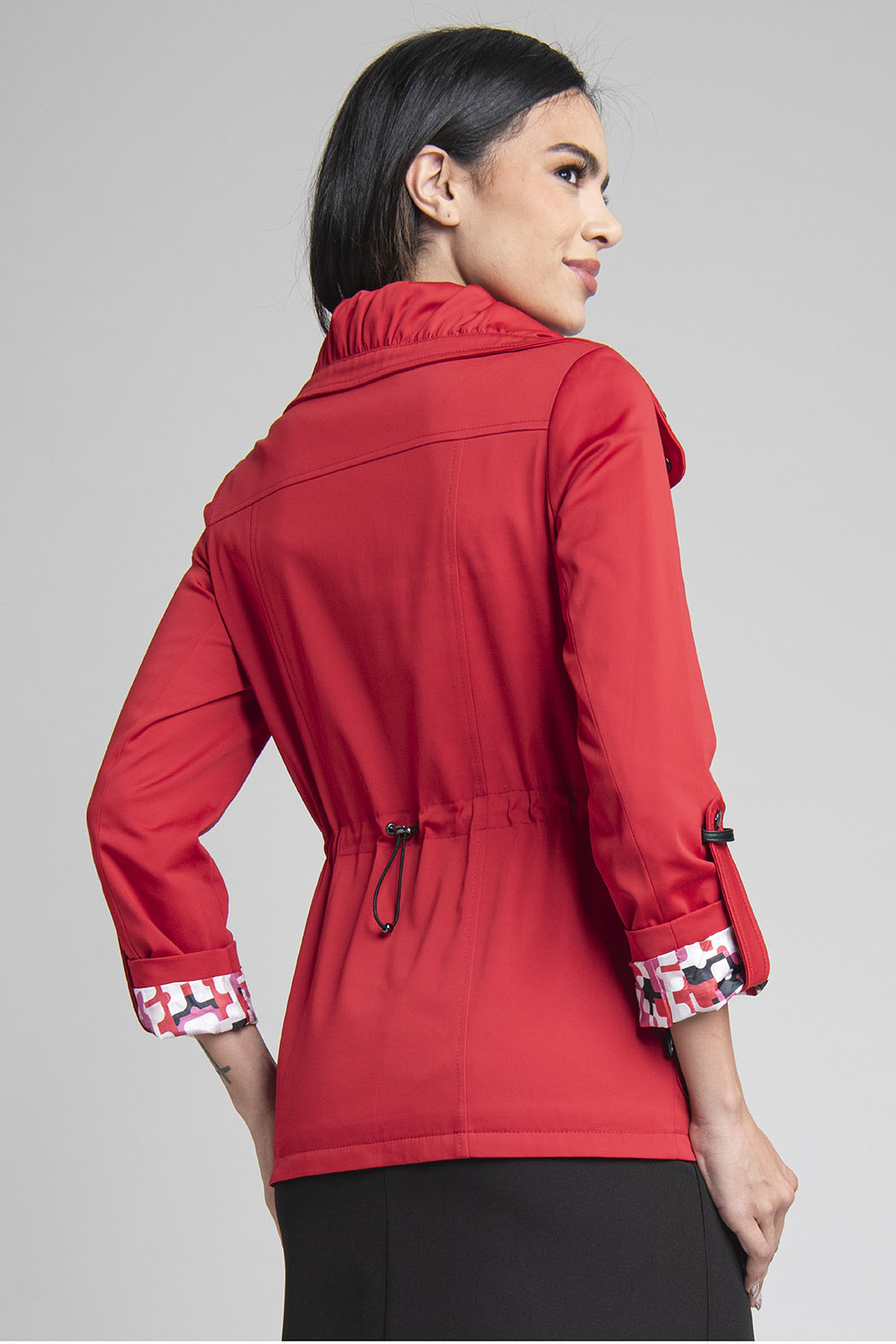 Gabardina Con Cuello Plisado