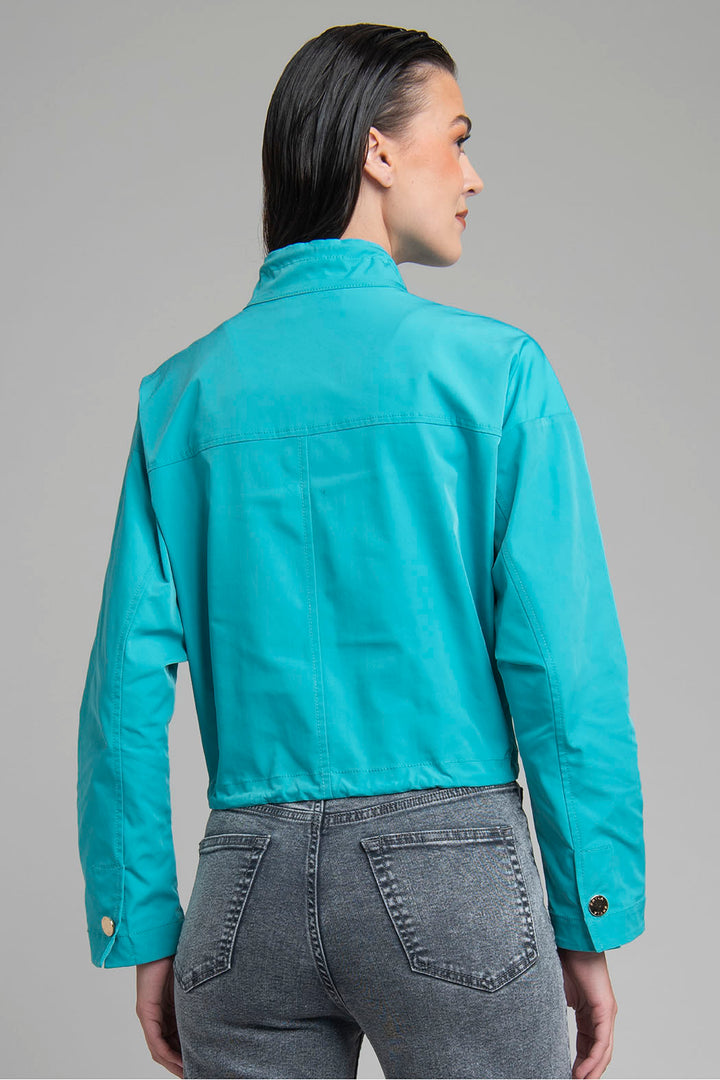 Gabardina Corta Con Cuello Alto